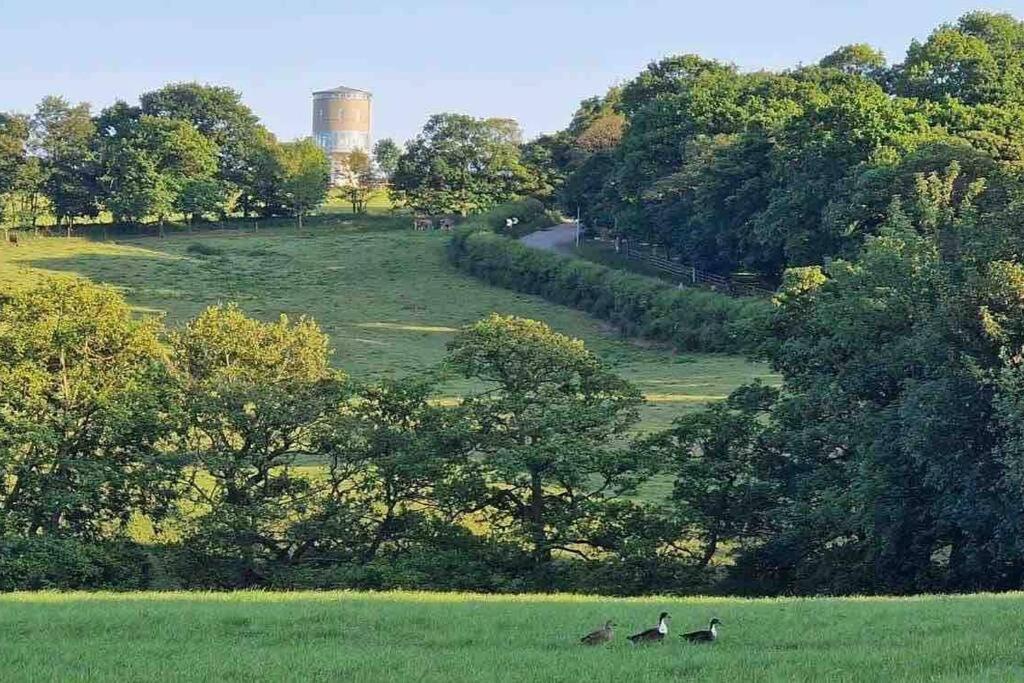 Luxury Converted Water Tower In Flockton Emley Exterior foto