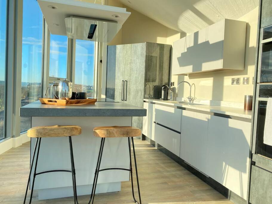 Luxury Converted Water Tower In Flockton Emley Exterior foto
